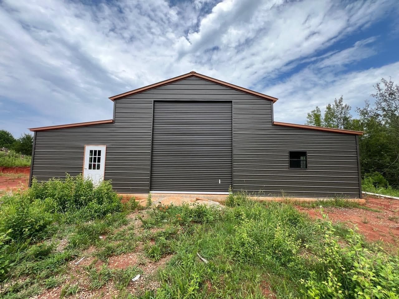 How a Step-Down Roof Metal Barn Improves Functionality, Ventilation, and Usable Space